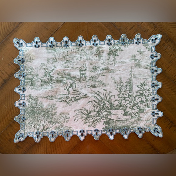 Vintage scalloped edge toile table placemat - Picture 7 of 8